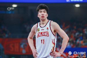 华体会中国-犯规失误太多！余嘉豪8中4拿到12分6板 4失误5犯&amp;正负值-14