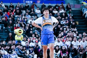 华体会体育-媒体人：赵睿如果和周琦联手 保持健康 绝对是总冠军的有力争夺者