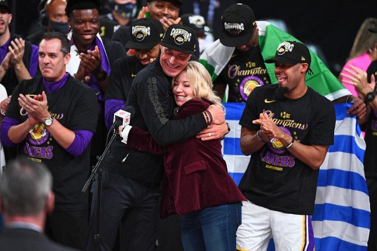 华体会登录-里奇·保罗：我们一直受到很好的对待 珍妮和詹眉一起赢得了冠军