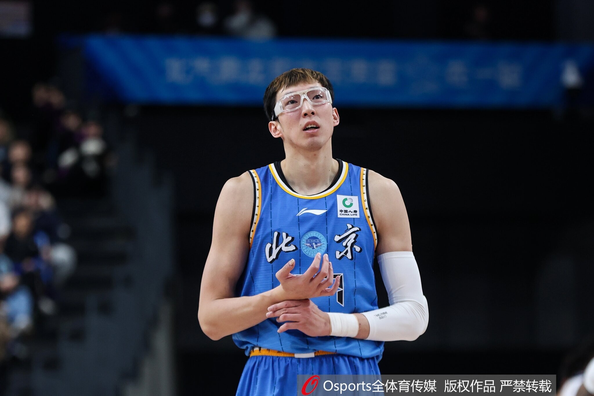 华体会登录-这场打得像外援！周琦终结十分高效 砍下23分13板&amp;抢到7前场板